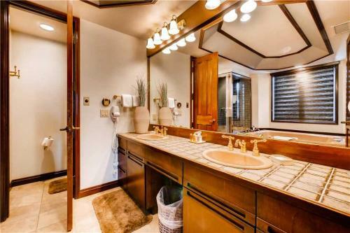 Meadows Penthouse A