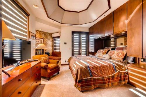Meadows Penthouse A