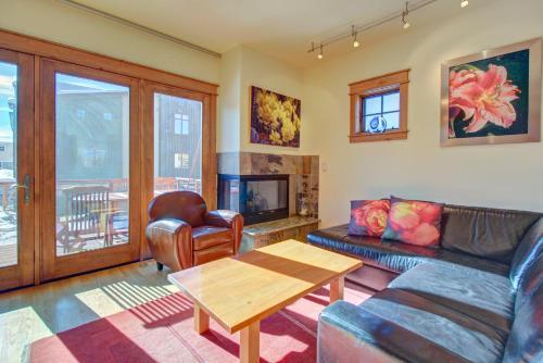 Upscale Majestic Valley Townhome