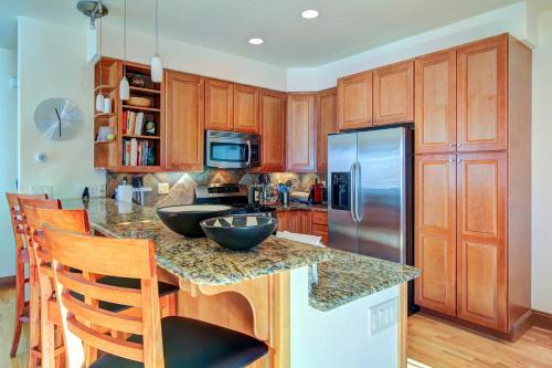 Upscale Majestic Valley Townhome