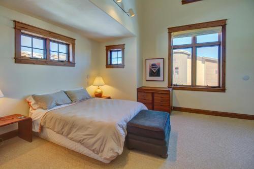 Upscale Majestic Valley Townhome