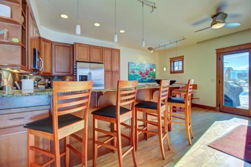 Upscale Majestic Valley Townhome