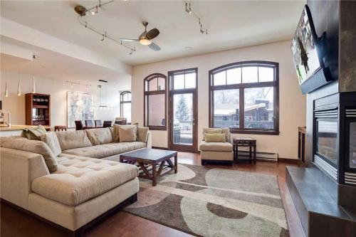 Howelsen Place - H206a