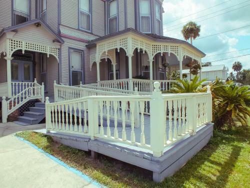 Bed & Breakfast Grand Gables Inn