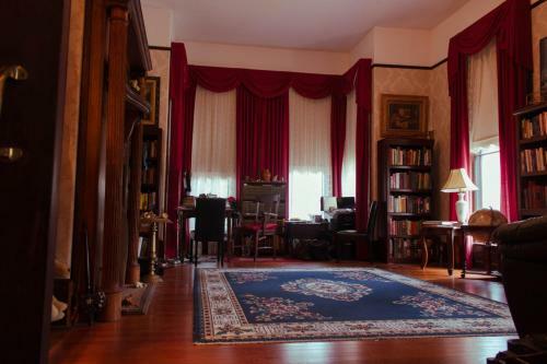 Bed & Breakfast Grand Gables Inn