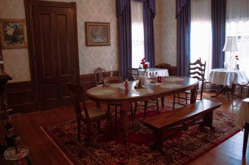 Bed & Breakfast Grand Gables Inn