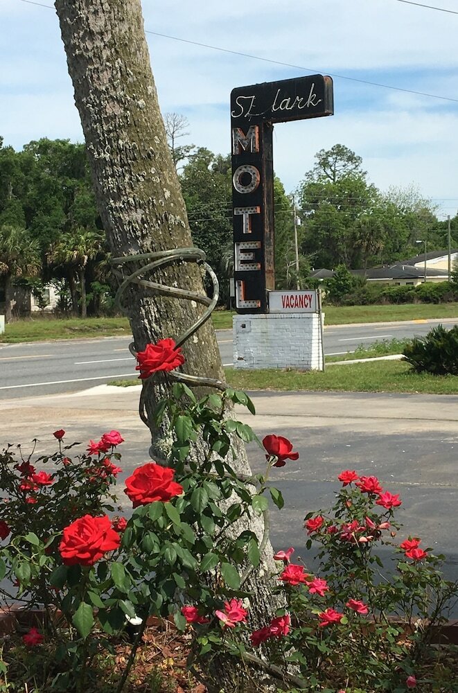Hotel Skylark Motel