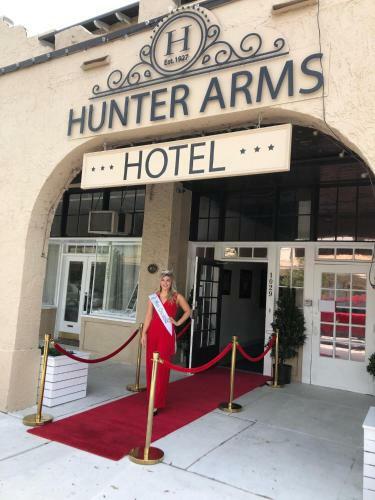 Posada Hunter Arms Hotel