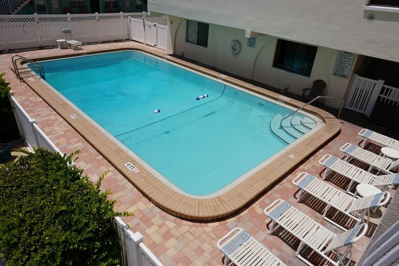 Hotel Redington Surf Resort