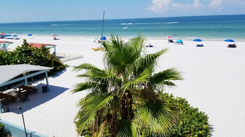Hotel Redington Surf Resort