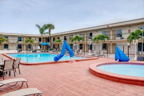 Hotel Super 8 By Wyndham St. Petersburg