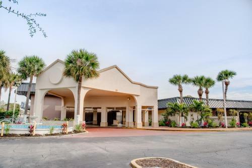 Hotel Super 8 By Wyndham St. Petersburg