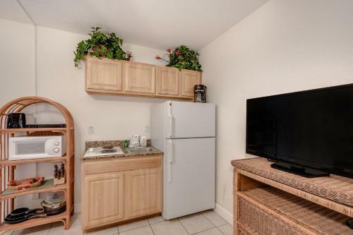 Royal Orleans 103, Studio, Heated Pool, Wifi, Sleeps 2