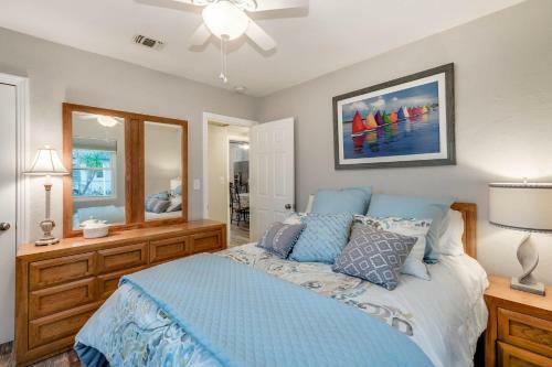 Madeira Beach H-210, 2 Bedrooms, Wifi, Pet Friendly, Sleeps 6