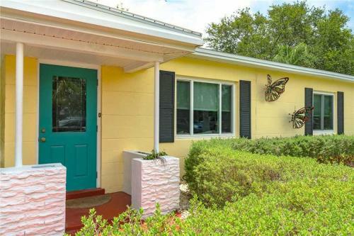 Madeira Beach H-210, 2 Bedrooms, Wifi, Pet Friendly, Sleeps 6