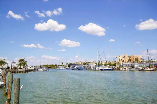 Madeira Beach H-210, 2 Bedrooms, Wifi, Pet Friendly, Sleeps 6