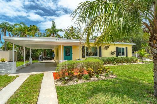 Madeira Beach H-210, 2 Bedrooms, Wifi, Pet Friendly, Sleeps 6