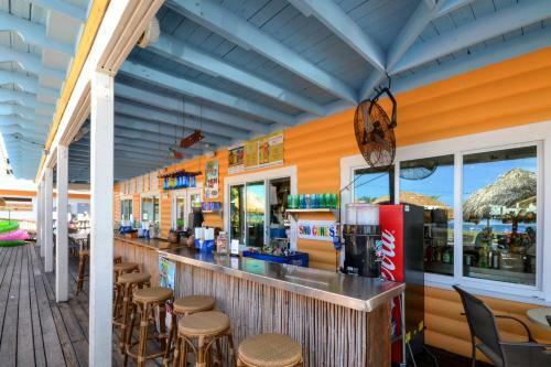 Madeira Beach H-210, 2 Bedrooms, Wifi, Pet Friendly, Sleeps 6