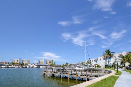 Madeira Beach H-210, 2 Bedrooms, Wifi, Pet Friendly, Sleeps 6