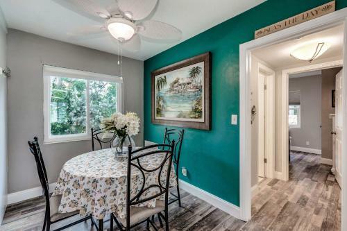 Madeira Beach H-210, 2 Bedrooms, Wifi, Pet Friendly, Sleeps 6
