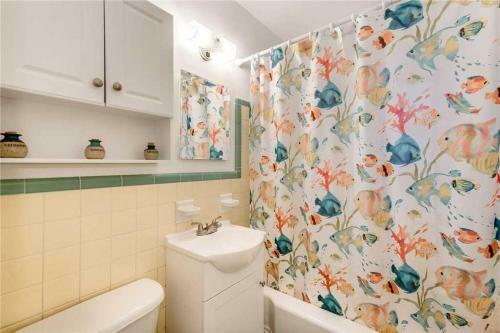 Madeira Beach H-210, 2 Bedrooms, Wifi, Pet Friendly, Sleeps 6
