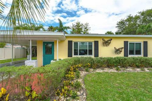 Madeira Beach H-210, 2 Bedrooms, Wifi, Pet Friendly, Sleeps 6