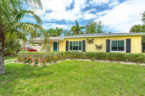 Madeira Beach H-210, 2 Bedrooms, Wifi, Pet Friendly, Sleeps 6