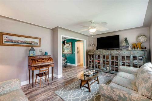 Madeira Beach H-210, 2 Bedrooms, Wifi, Pet Friendly, Sleeps 6