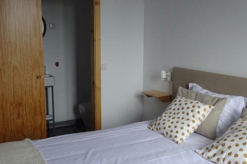 Albergue Madeira Surf Camp