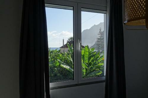 Albergue Madeira Surf Camp