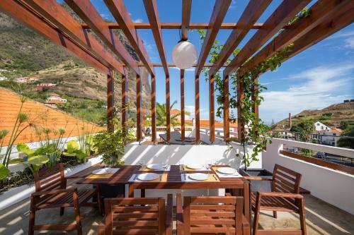 Albergue Madeira Surf Camp