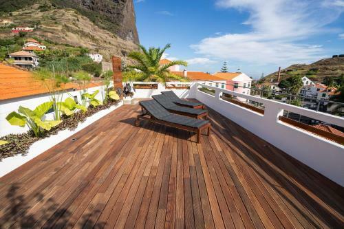 Albergue Madeira Surf Camp