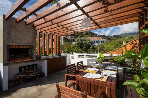 Albergue Madeira Surf Camp
