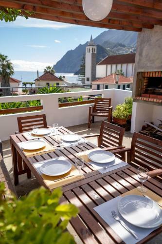 Albergue Madeira Surf Camp