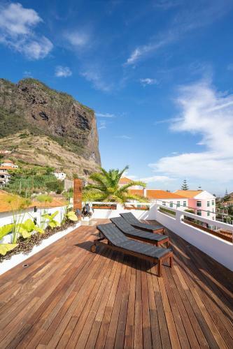 Albergue Madeira Surf Camp