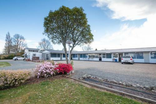 Jack & Di's Lakefront Motel
