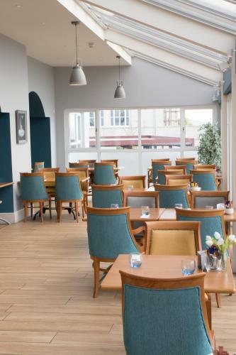 Watersedge Hotel