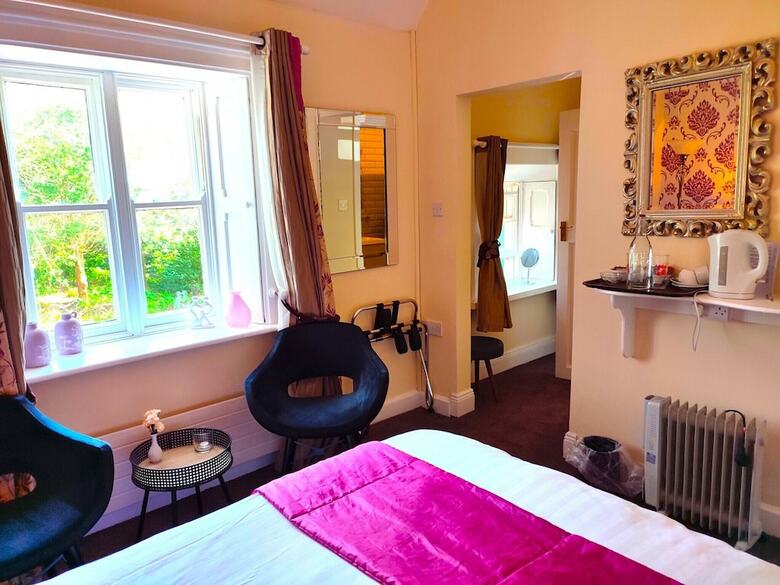 Hostal Robin Hill House