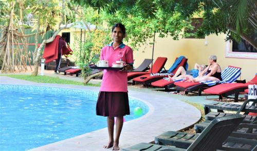 Hostal Rico Shadow Guest House & Restaurant