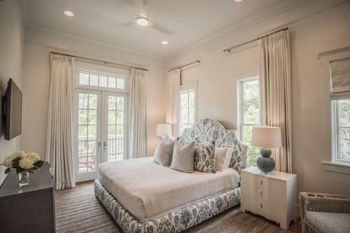 Watercolor By Dune Vacation Rentals - Park District