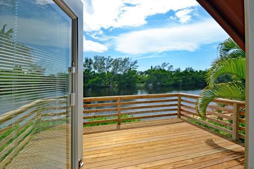 Siesta Heron Suites & Villas
