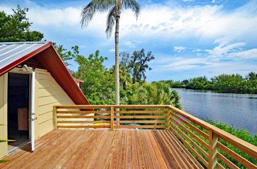 Siesta Heron Suites & Villas