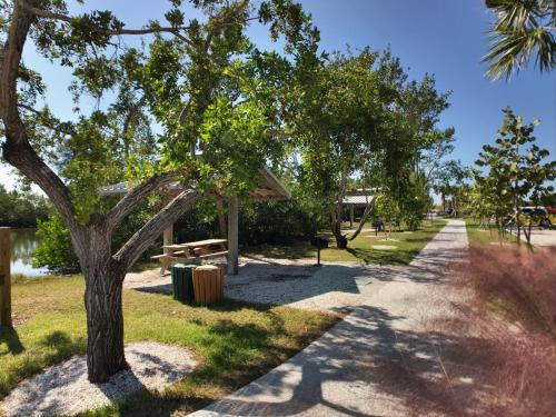 Siesta Heron Suites & Villas