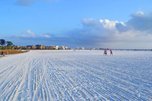 Siesta Heron Suites & Villas