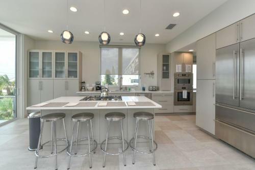 The Lookout By Beachside Management