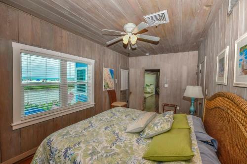 Villa A House On Siesta Beach By Beachside Management