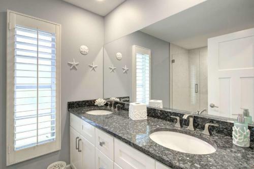 Gorgeous Renovated Moonmist With Courtyard