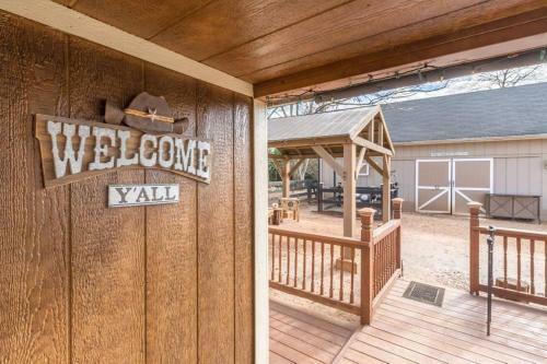 "tiny House" Bed N' Breakfast