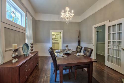 Classic/modern Downtown Home