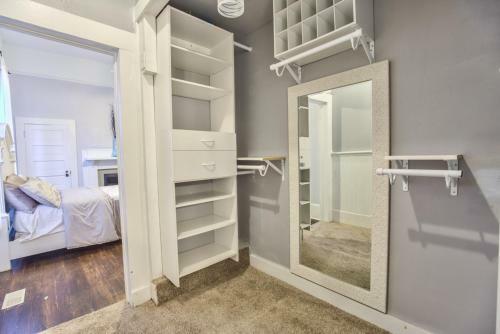 Classic/modern Downtown Home